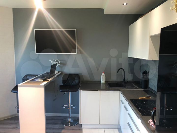 2-к. квартира, 40 м², 8/17 эт.