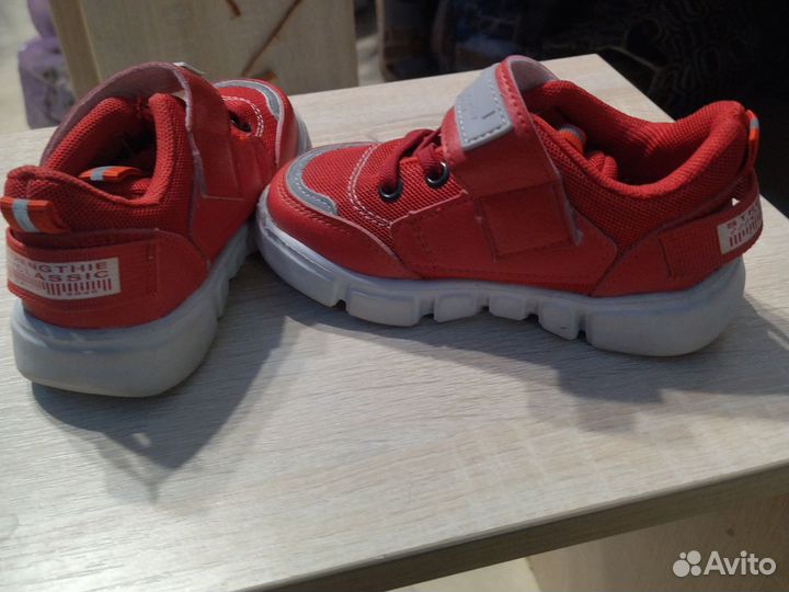 Кроссовки девчачьи 25 размер