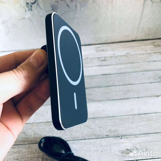 Автомобильная беспроводная зарядка и держатель