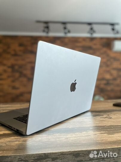 Macbook pro 16 m1 16 512
