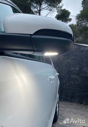 Подсветка в зеркала на Volkswagen Golf 6 Touran 1