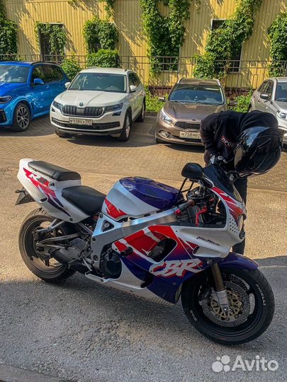 Honda cbr 900rr