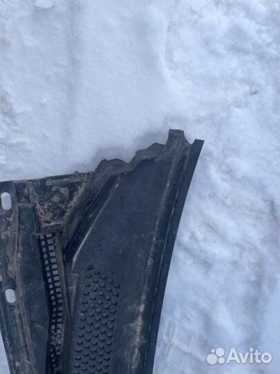 Планка лобовое стекло Mitsubishi L200