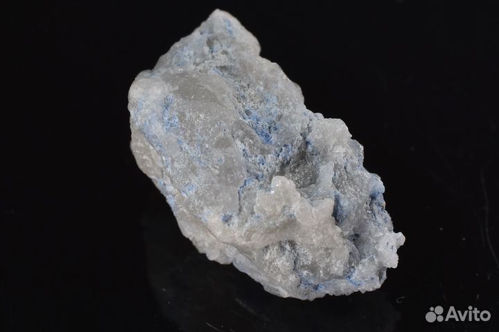 Кварц с дюмортьеритом. Лот №825