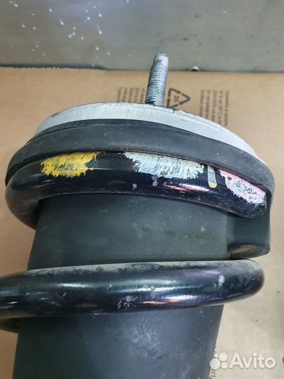 Амортизатор передний Cadillac Escalade 5