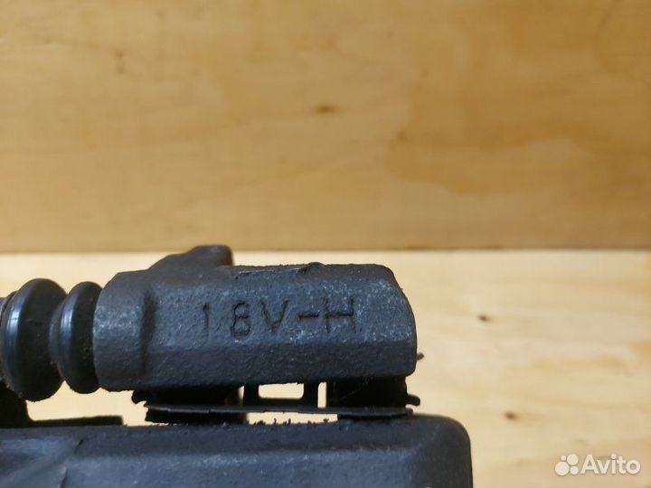 Суппорт передний левый Toyota Vitz NCP10 1nzfe