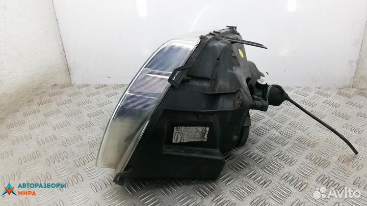 Фара правая Dacia Duster 2013 260101891R