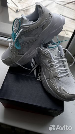 Кроссовки reebok женские новые 39 размер