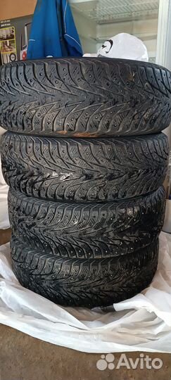 Yokohama IceGuard Stud IG65 215/65 R16