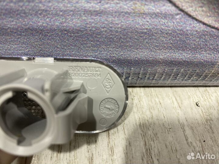 Повторитель поворотника в Крыло в Зеркало Renault