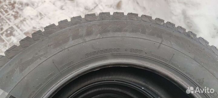 Bridgestone Blizzak Spike-02 215/65 R16 98T