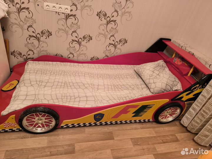 Детская кровать машина с комодом