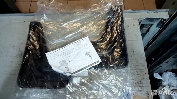 Задние брызговики Кобальт Новые. Оригинал