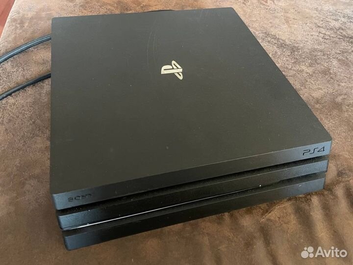 Sony PS4 pro 1tb + подписка на год