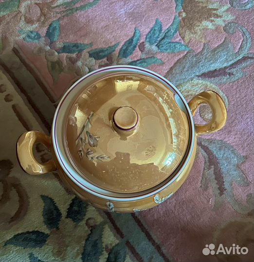 Супница фарфоровая и тарелки