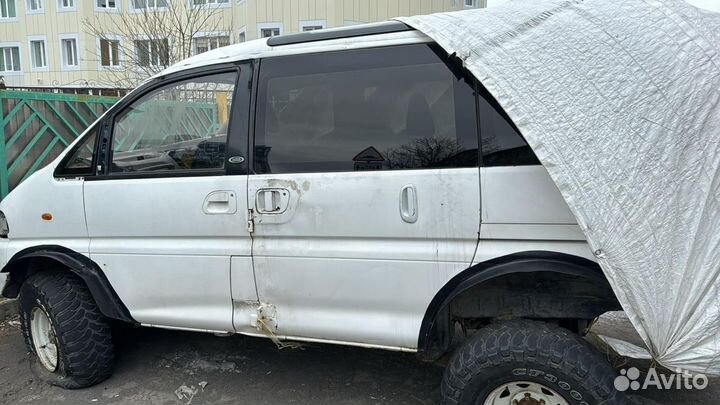 Mitsubishi Delica 2.8 AT, 1998, битый, 111 111 км