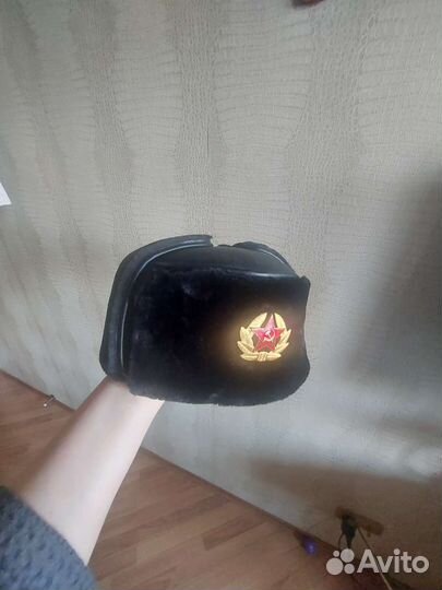 Шапка- ушанка кожаная с какардой