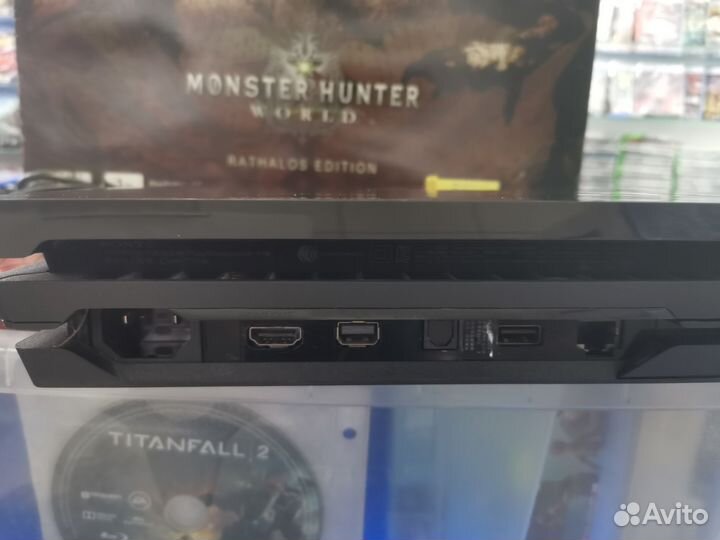 Sony PS4 limited edition Master Hunter