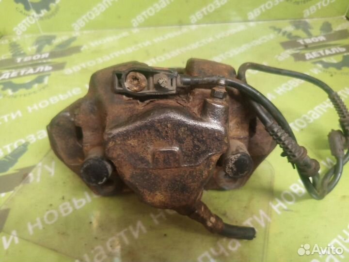 Суппорт передний правый Mercedes-Benz W202 седан