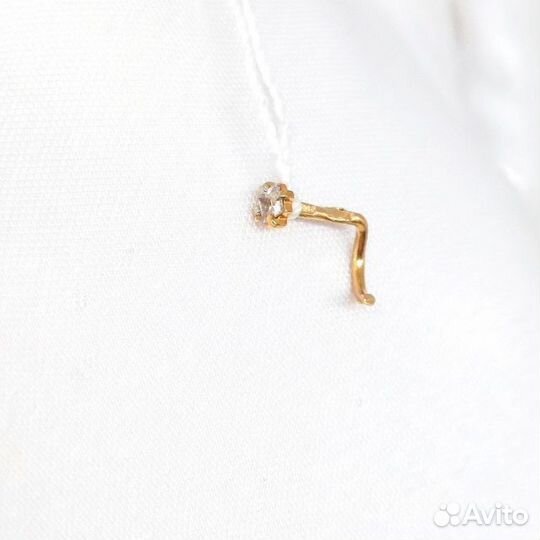 Золотой пирсинг с камнем