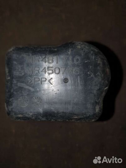 Патрубок воздушного фильтра Mitsubishi Pajero Io