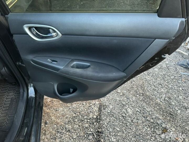 Обшивка двери Nissan Sentra B17 1.6 HR16DE CVT