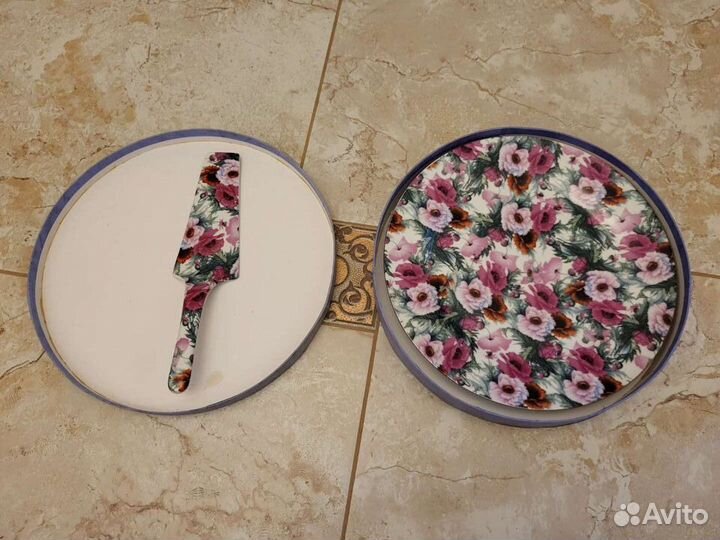 Сервиз чайный, кофемолка, соковыжималка