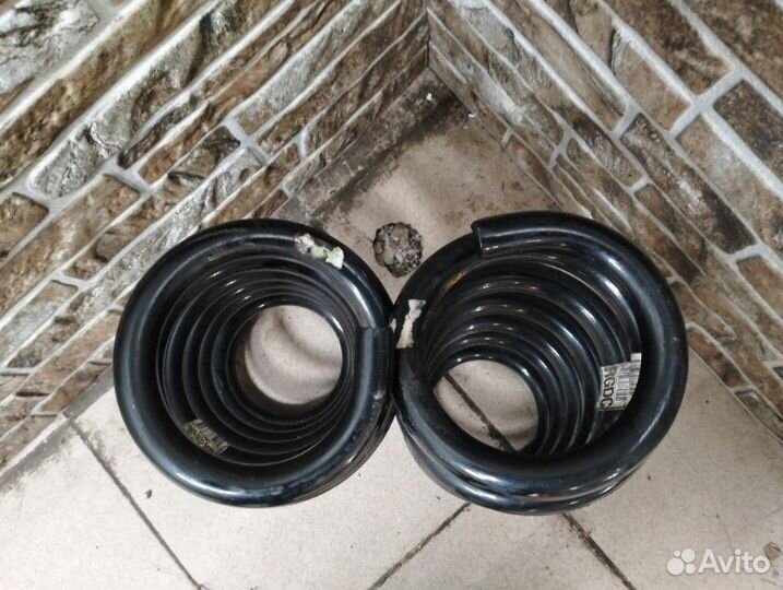 Пружина подвески задняя Ford Mustang S550 5.0