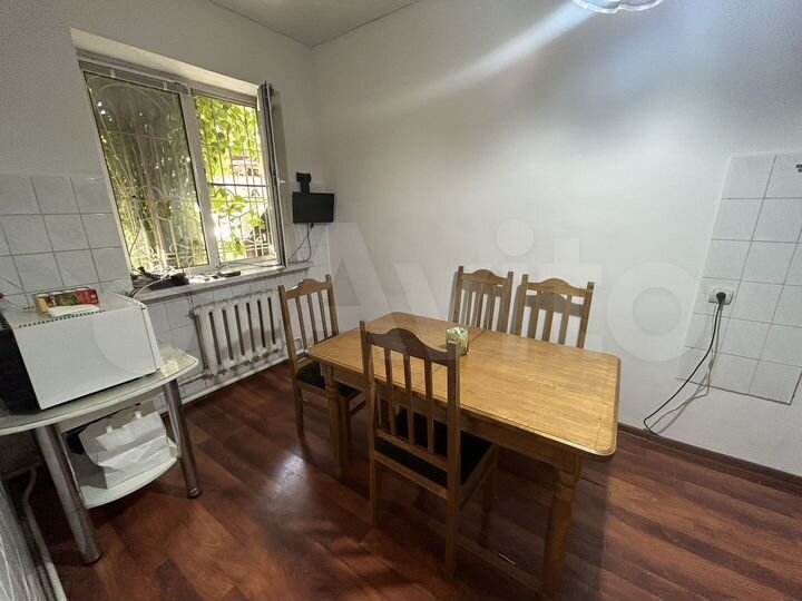 3-к. квартира, 100 м², 1/2 эт.
