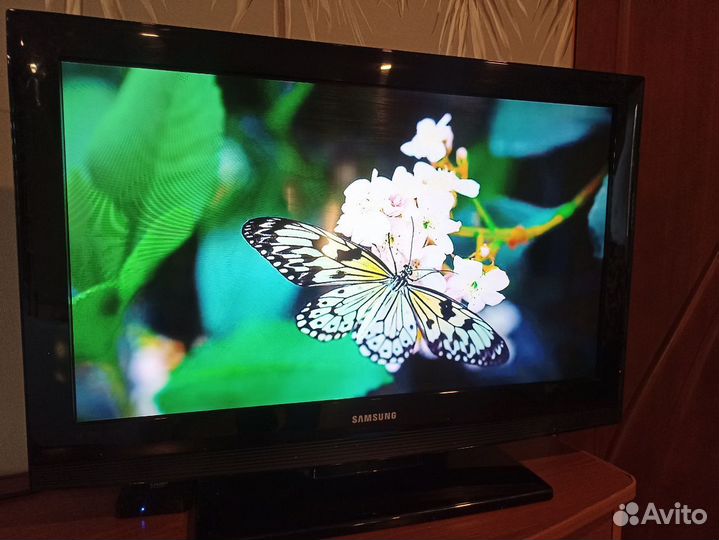 Отличный телевизор Samsung 32
