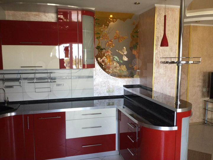 3-к. квартира, 95 м², 8/16 эт.