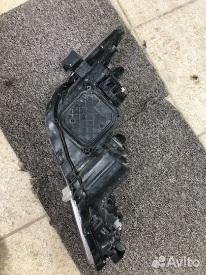 Передняя левая фара тойота Wish