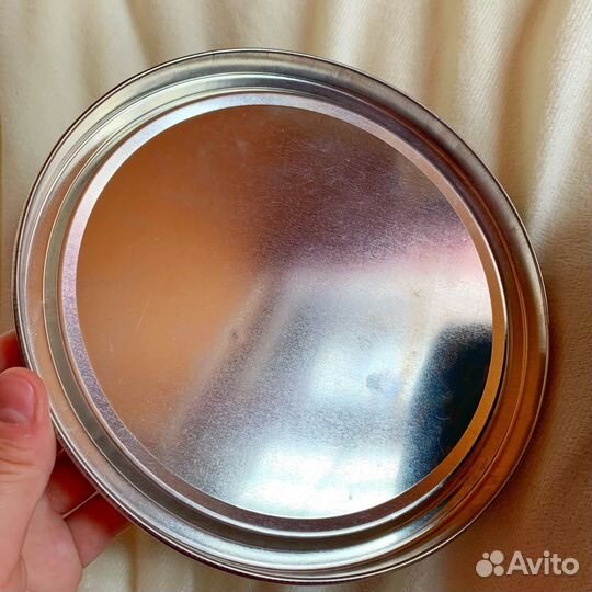 Жестяная банка из под печенья