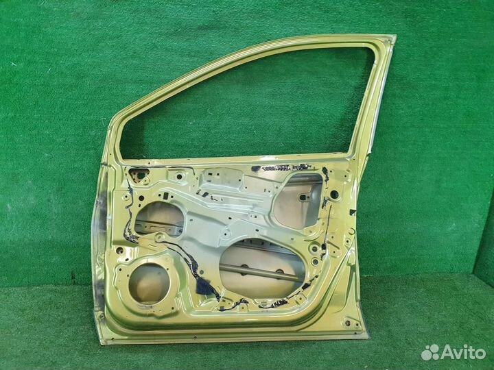 Дверь передняя правая Suzuki SX4