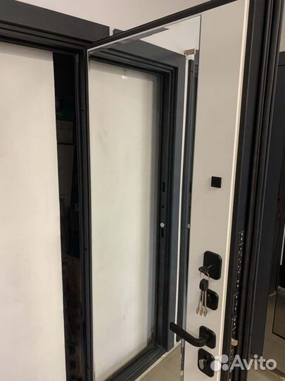 Входная дверь новая от производителя
