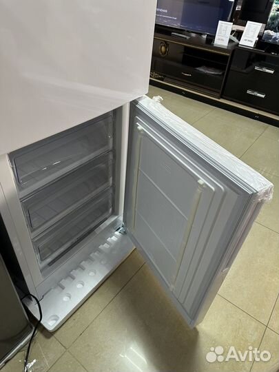 Холодильник с морозильником Indesit ITR 4180 W бел