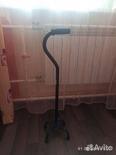 Трость с малой квадратной опорой