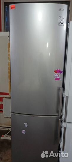 Холодильник б/у металлический, белый