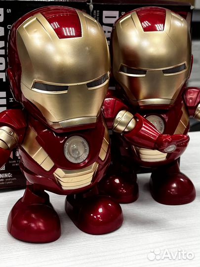 Танцующий робот железный человек