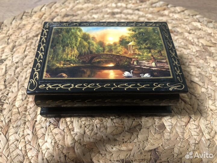 Деревянная шкатулка для украшений