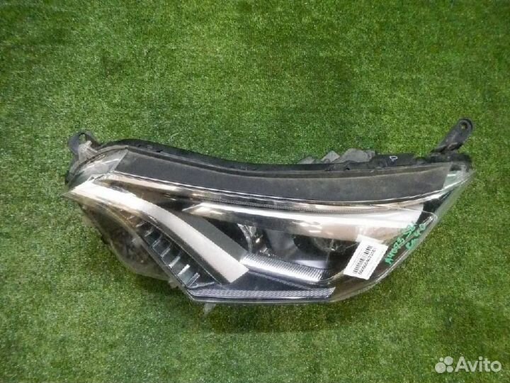 Фара левая Toyota RAV4