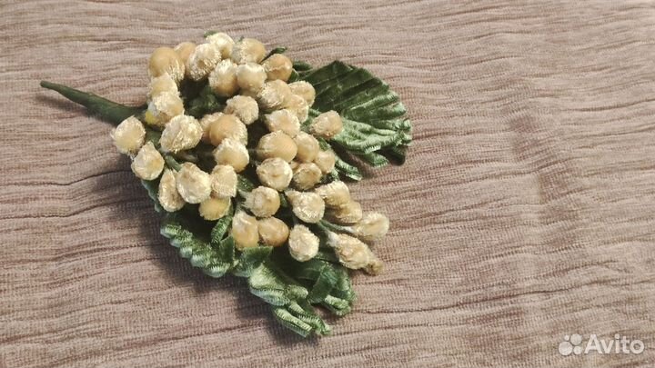 Брошь из бархата
