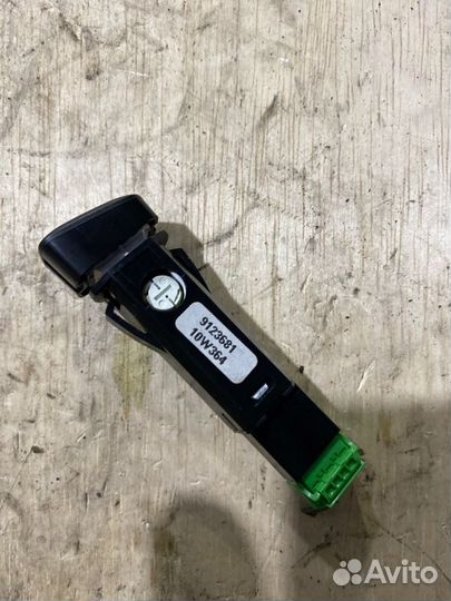 Кнопка включения аварийной остановки Volvo S60