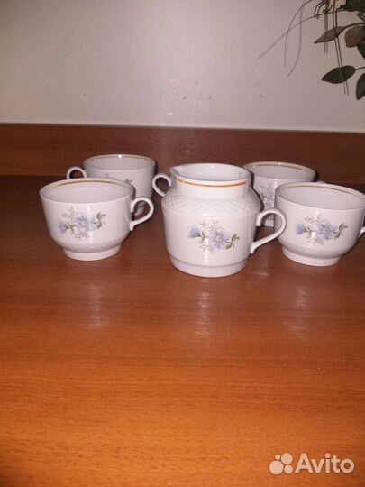 Сливочник и маленькие бокалы с блюдцами из СССР