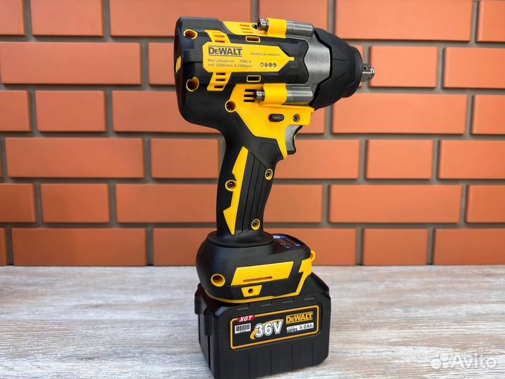 Гайковерт Dewalt (100%-700H/M )