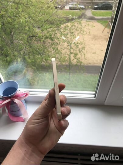 iPhone SE, 32 ГБ