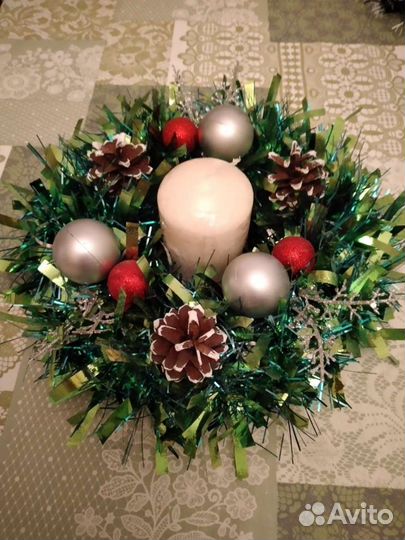 Новогодние елочки и рождественские веночки