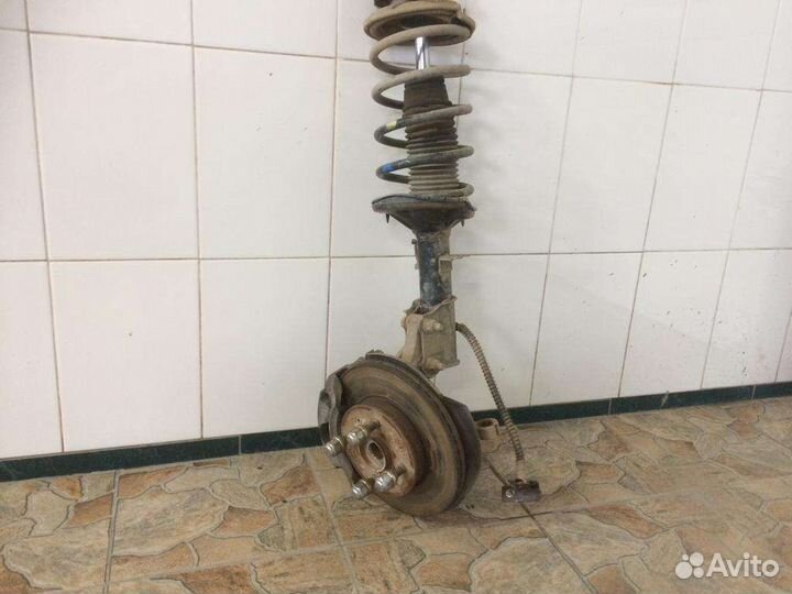 Стойки передние, задние на Hyundai Gitz