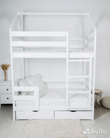 Двухъярусная кровать из массива