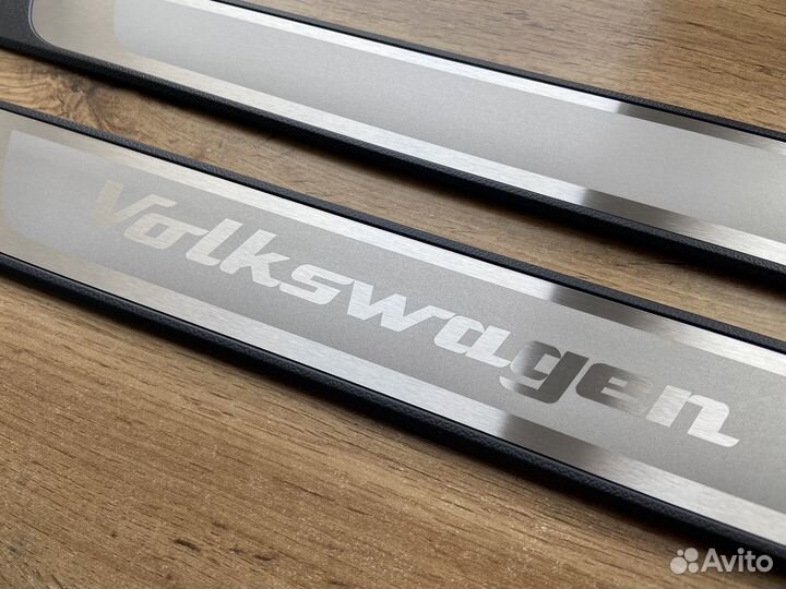 Оригинальные накладки на пороги Volkswagen Beetle